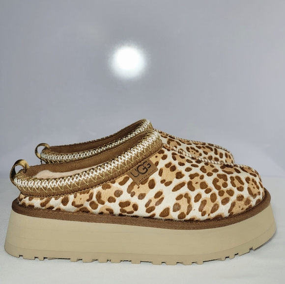 UGG Shoes - UGG Women size 8 Tazz Plains Slip-ons